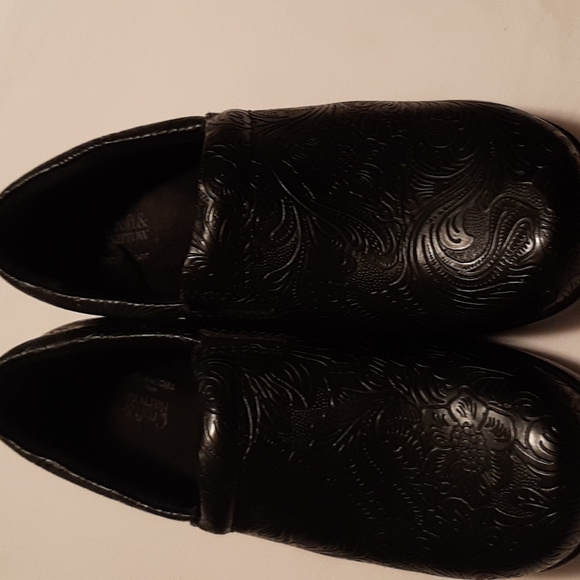 Shoes - Picture 2 of 6